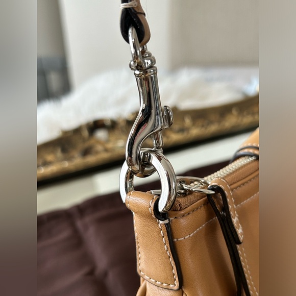 Coach Hamptons Leather Shoulder Buckle Barbie Bag 7542 RARE Tan with Dust Bag - Picture 7 of 12